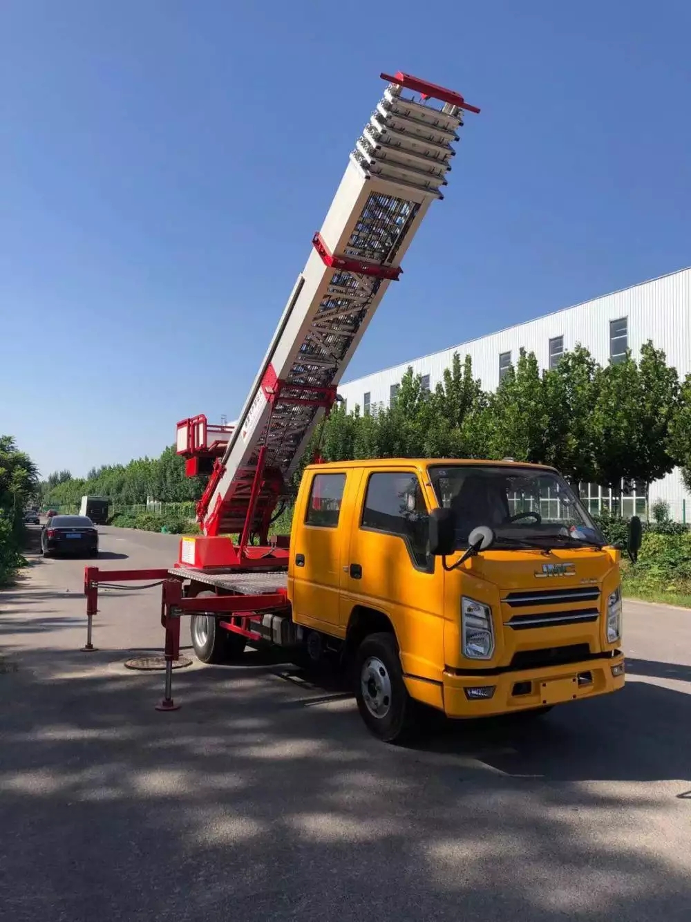 永泰县附近的云梯车出租服务：轻松解决高空作业需求