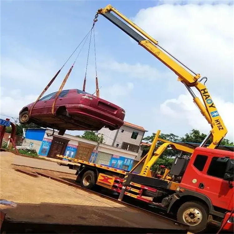 永泰县吊车吊汽车的正确方法